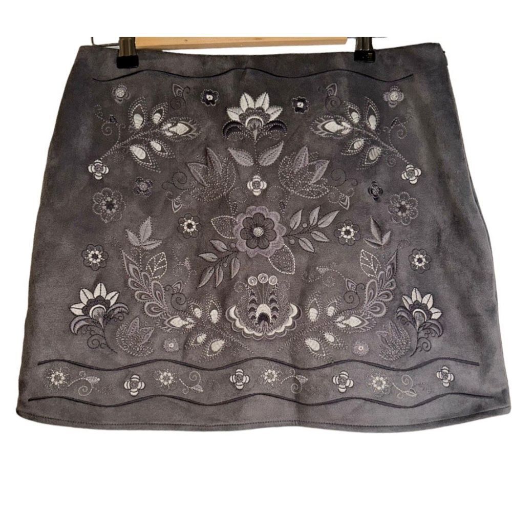 Versona Womens‎ Gray Boho Floral Embroidered Faux Suede Mini Skirt Size 10
